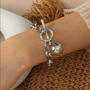 NWOT Silver toggle bracelet